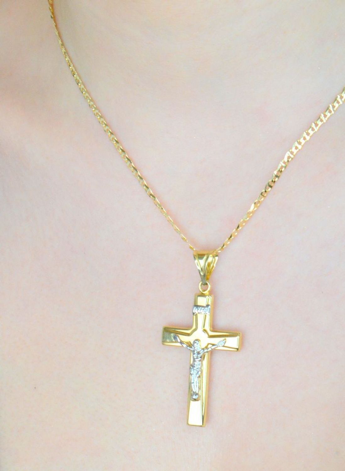 Duży krzyż zawieszka złota krzyżyk 585 z wizerunkiem Jezusa. Złoty krzyżyk 585. Złoty krzyżyk zawieszka do łańcuszka. Złota zawieszka krzyżyk. Złoty krzyżyk 585 z wizerunkiem. 1.jpg